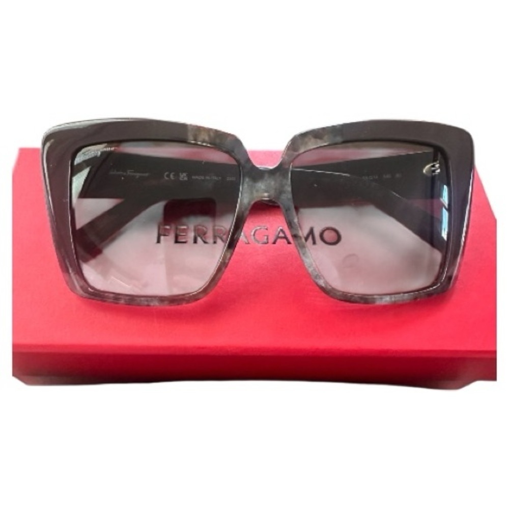 Salvatore Ferragamo SF1060S Grey Marble Butterfly Framed Sunglasses W Case & Box